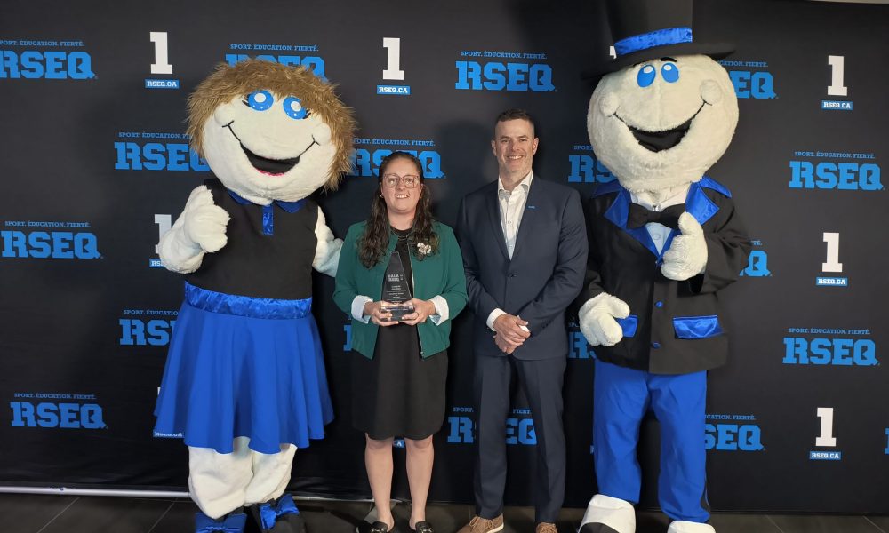 Isabelle Beaulieu, accompagnée du directeur régional du RSEQ Montérégie, Hugo Roy. - RSEQ