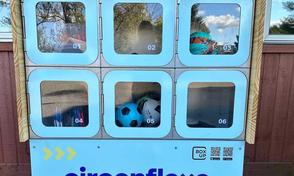 Une boîte de location d’équipements sportifs en libre-service à Sainte-Julie