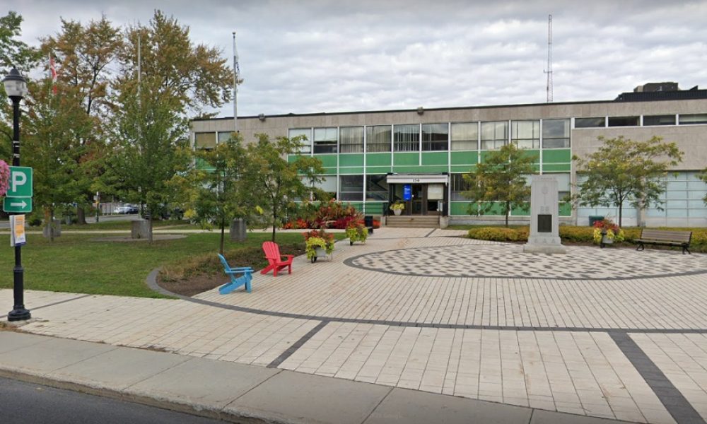 Le bureau d'arrondissement de Greenfield Park, situé au 156 Boulevard Churchill. Photo: Capture d'écran Google StreetView