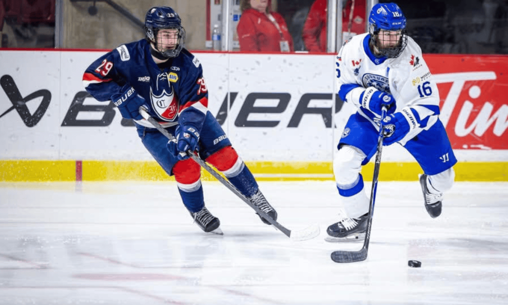 Longueuil, collège,victoire,cadre,ronde,match,tournoi,gardien,arrêts,période,but,avance,marque,chances,entraîneur