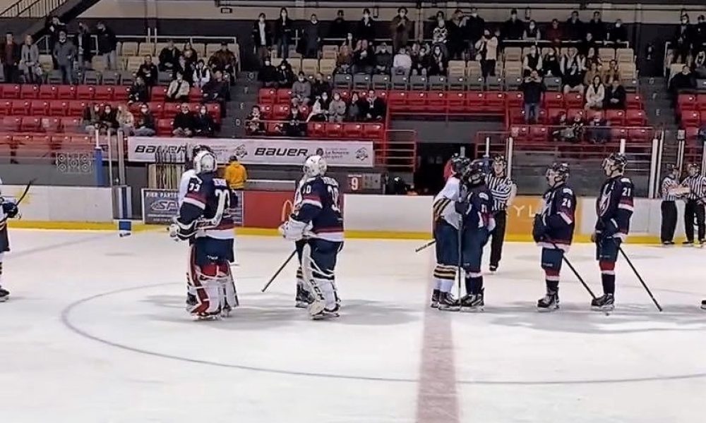 Joueurs de hockey fin de match