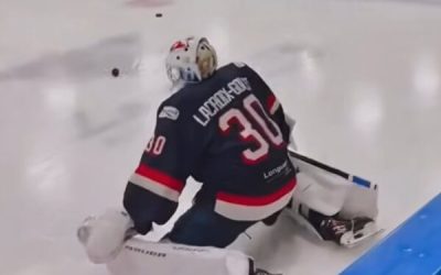 Le gardien de but Mathis Lacroix-Goulet a  repoussé les 29 tirs dirigés vers lui dans la victoire du CF. Photo: Collège Français de Longueuil