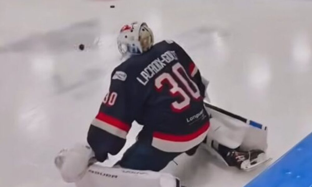 Le gardien de but Mathis Lacroix-Goulet a  repoussé les 29 tirs dirigés vers lui dans la victoire du CF. Photo: Collège Français de Longueuil