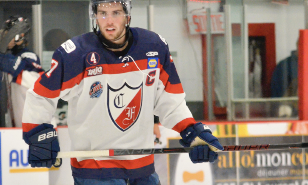 Thomas Bourbonnais et Zachary Racicot (sur la photo) ont chacun marqué un but pour Longueuil en première période. Photo: Justin Gervais