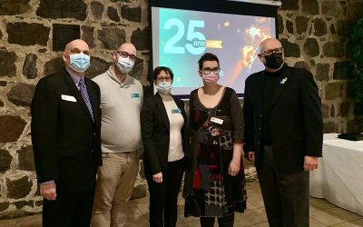 L'équipe du CJESH célébrait le 25e anniversaire de l'organisme au restaurant l'Ancêtre à Saint-Hubert. Photo: Courtoisie