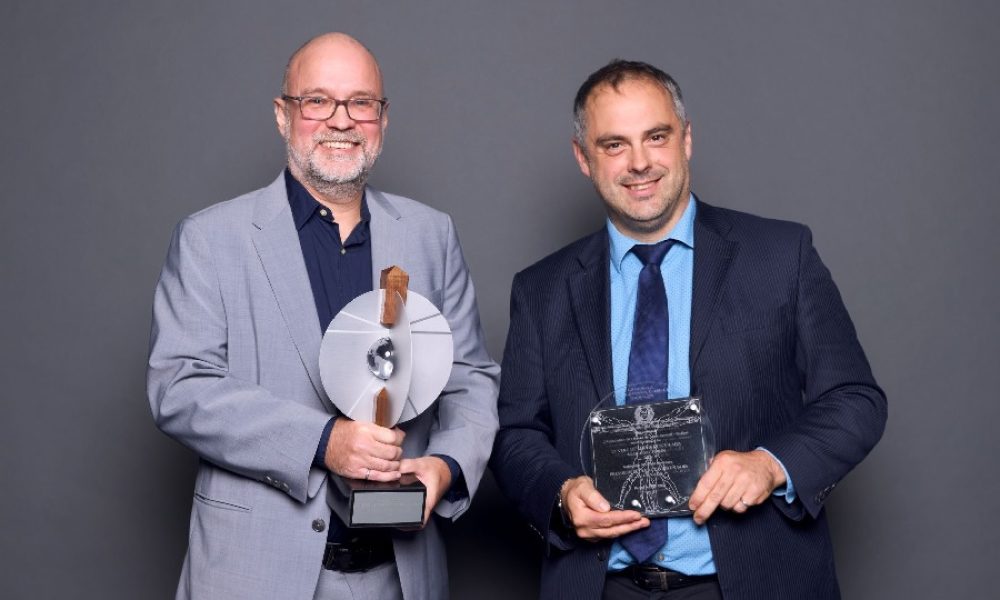 Sur la photo, de gauche à droite : M. Claude Moyen, Directeur principal, Structure Bâtiment chez EXP et Christian Couloume, directeur du Développement des infrastructures scolaires au CSS Marie-Victorin. Photo: Courtoisie