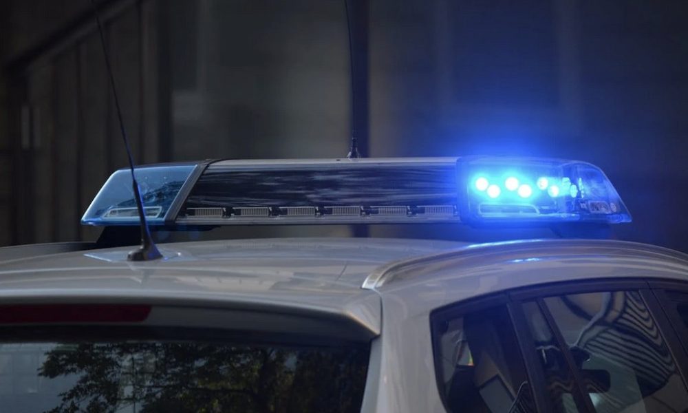 fm1033,homme,domicile,décédé,invasion,nuit,service,police,couple,personnes,blessures,dame,secteur,danger