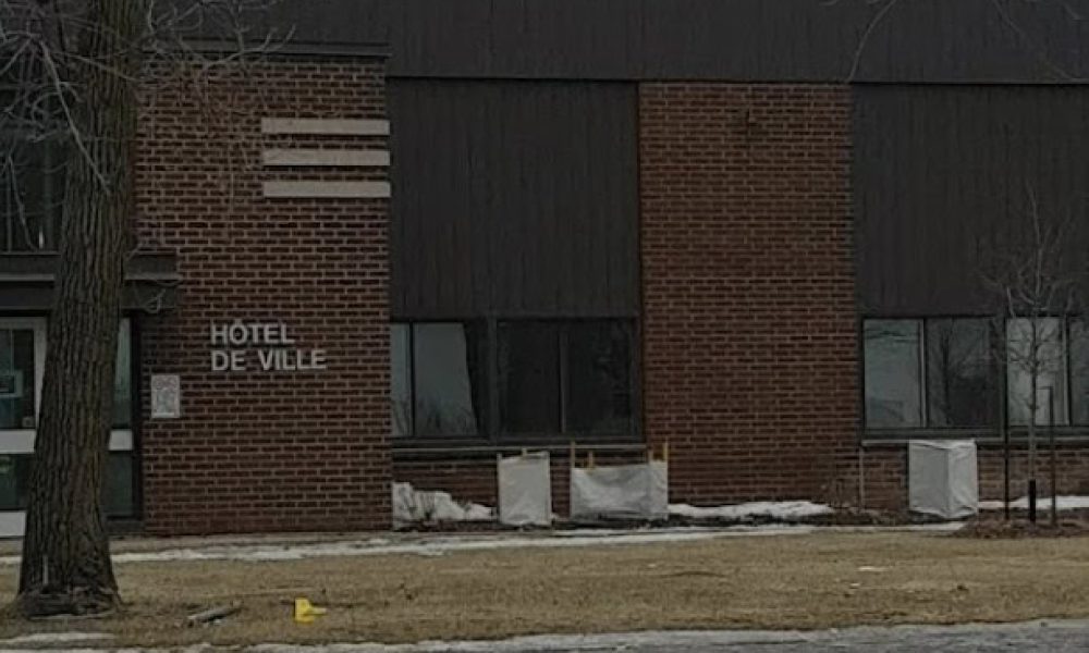 ville,Candiac,équipements,niveau,mise,machinerie,gazon,tracteurs,somme,part,majeure,neige,entretien,remorque,municipalité,volet,appareil