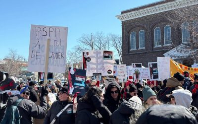 tour,Montérégie,manifester,communautaire,boutte,parc,pointer,doigt,gouvernement,degrés,main,dénonce,travail,place,milieu,conditions,centres,financement