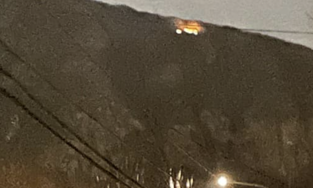 Le feu brûle toujours sur le mont Saint-Hilaire