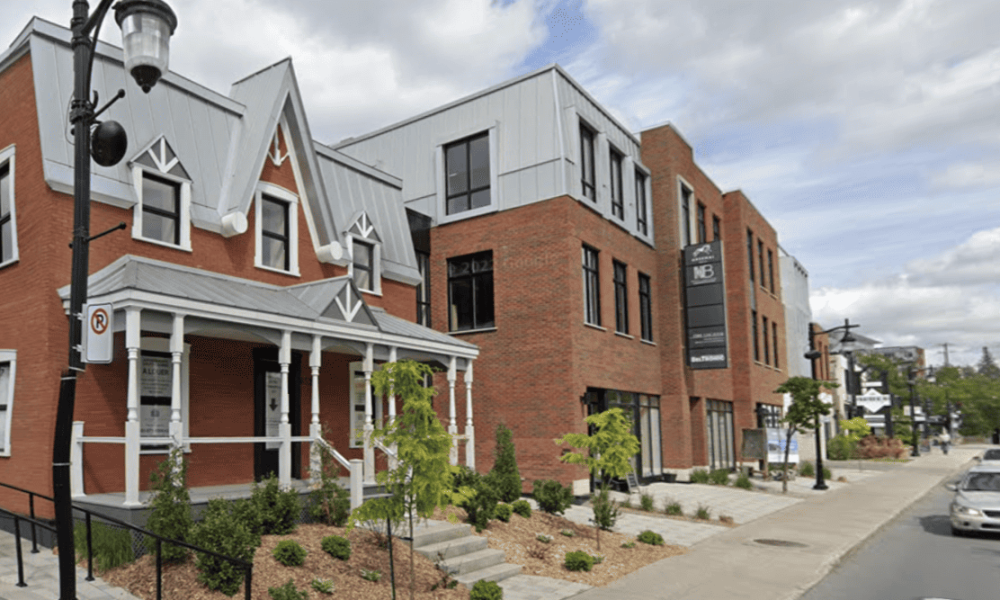 Des citoyens se mobilisent pour signer le registre sur le Plan d’urbanisme