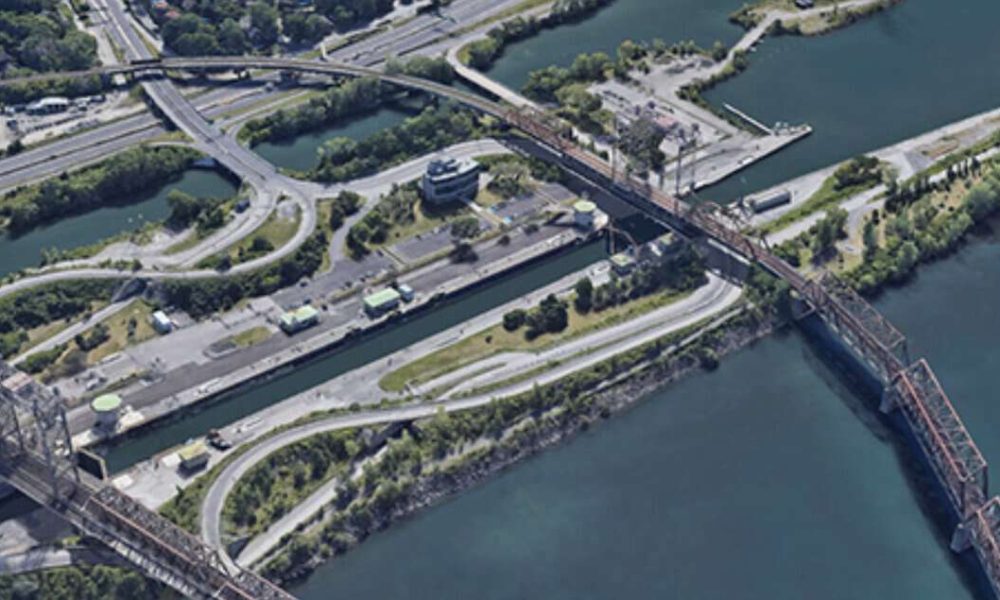 Manifestation de piétons et de cyclistes au Pont Victoria le 24 septembre