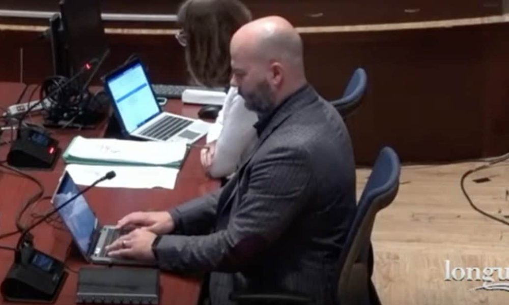 Alexandre Parizeau conserve des avantages financiers au départ de Longueuil