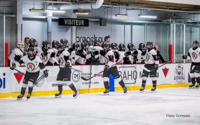 Article: Troisième victoire de suite pour les Riverains du Collège Charles-Le-Moyne