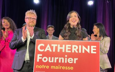 La mairesse sortante de Longueuil, Catherine Fournier reprend la route de l'hôtel de ville moins de vingt minutes après la fermeture des bureaux de vote.