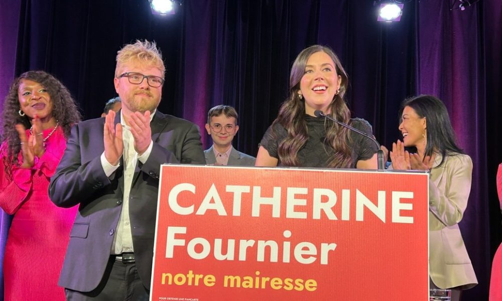La mairesse sortante de Longueuil, Catherine Fournier reprend la route de l'hôtel de ville moins de vingt minutes après la fermeture des bureaux de vote.