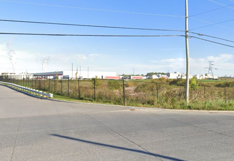 Costco aurait récemment fait l’acquisition du terrain voisin de son entrepôt de transbordement derrière le 3200, chemin de la Baronnie. Photo: Saisie d'écran Google Maps