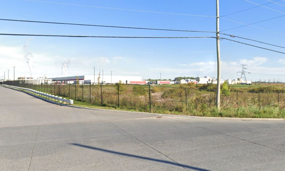 Costco aurait récemment fait l’acquisition du terrain voisin de son entrepôt de transbordement derrière le 3200, chemin de la Baronnie. Photo: Saisie d'écran Google Maps