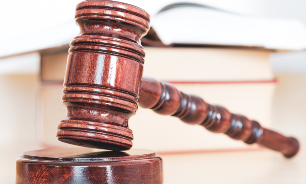 Canac mise à l’amende pour de la neige souillée dans la nature