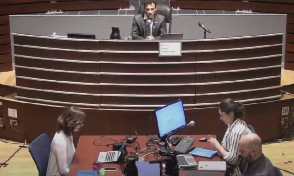 Une citoyenne ramenée à l’ordre au conseil d’agglomération de Longueuil