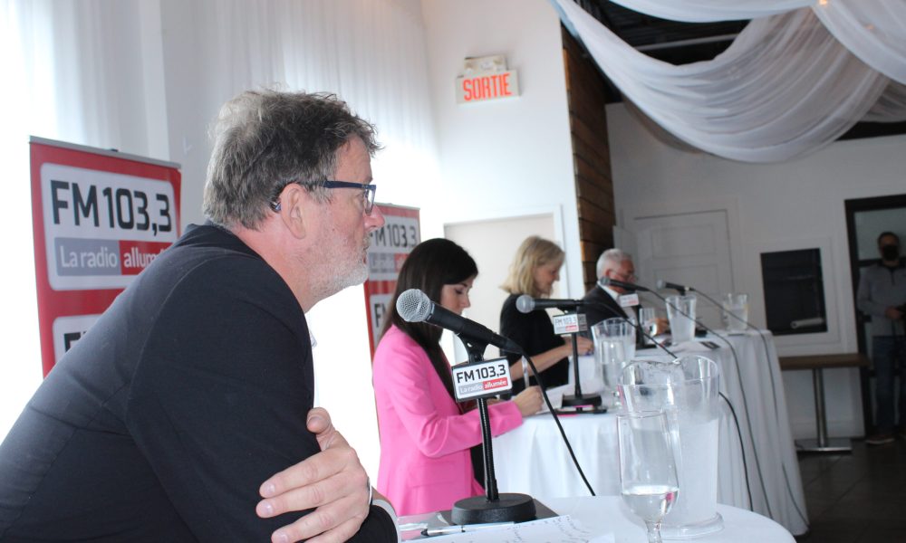 Les candidats à la mairie de Longueiul s'affrontent en débat