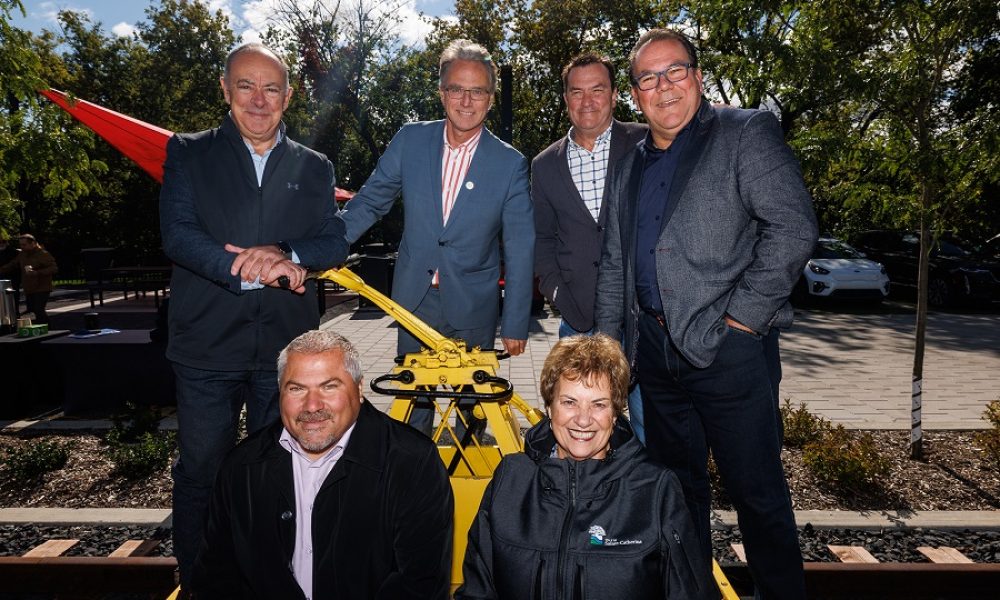 Monsieur Christian Dubé, député sortant de la circonscription de La Prairie, monsieur Martin Damphousse, maire de Varennes, monsieur Alain Therrien député fédéral de La Prairie, Christian Ouellette, maire de Delson, monsieur Christian Marin, maire de Saint-Philippe et madame Jocelyne Bates, mairesse de Sainte-Catherine. Photo : Courtoisie