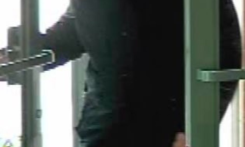 Des suspects de vol et fraudes sont recherchés