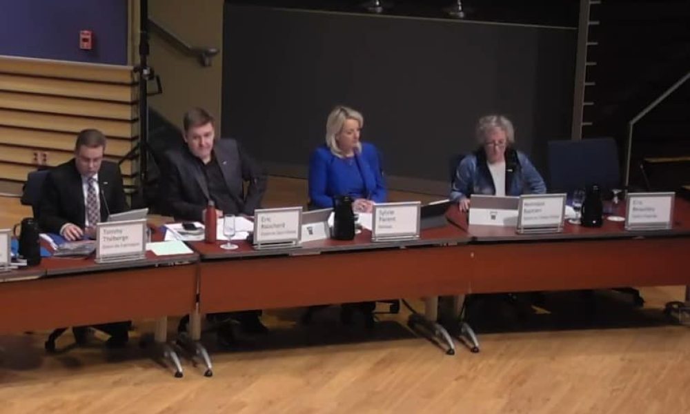 Le salaire de la mairesse Parent fait encore jaser