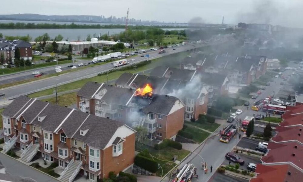 Un immeuble à condos est la proie des flammes à Brossard