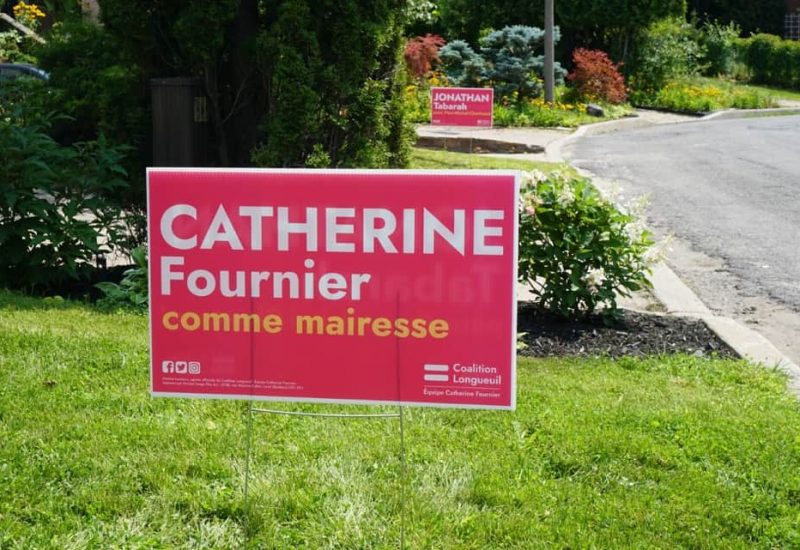 Catherine Fournier ressort ses pancartes de parterre