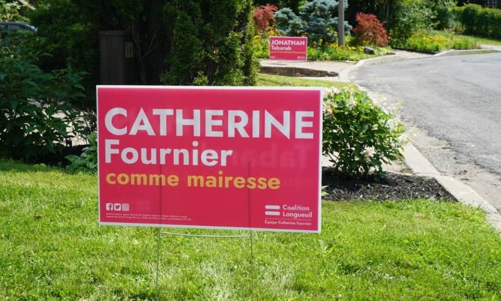 Catherine Fournier ressort ses pancartes de parterre