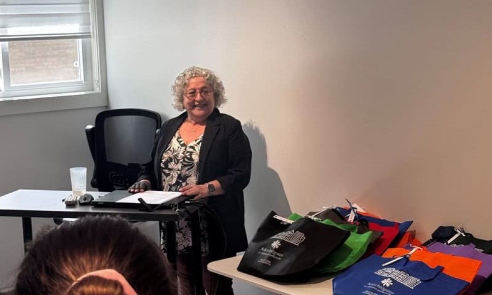 personnes,visiter,locaux,membres,directrice,déficience,autisme,Brossard,partenaires,trouble,investissement,dollars,campagne
