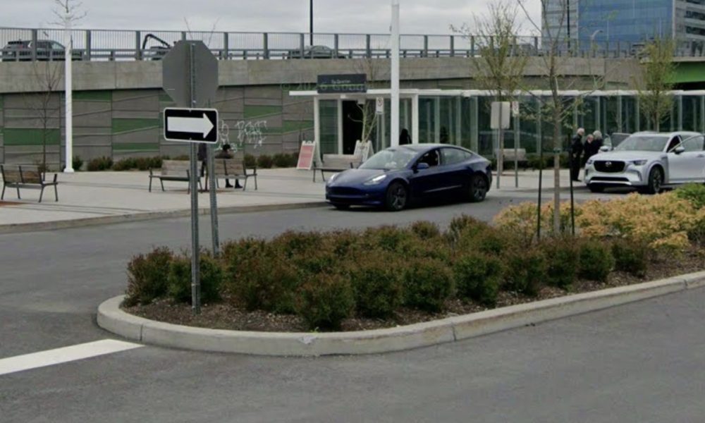 Des factures sont remises par la compagnie Stat à des usagers du REM qui se stationnent dans les places réservées aux clients du Quartier Dix30.