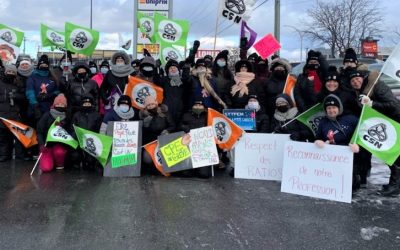 Employées des CPE en grève à l'extérieur