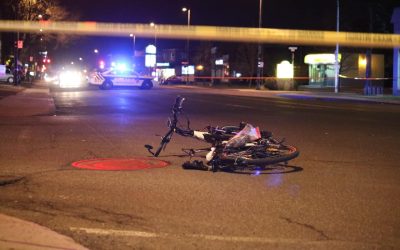 Un cycliste dans la cinquantaine a été gravement blessé samedi soir après un accident avec une voiture.