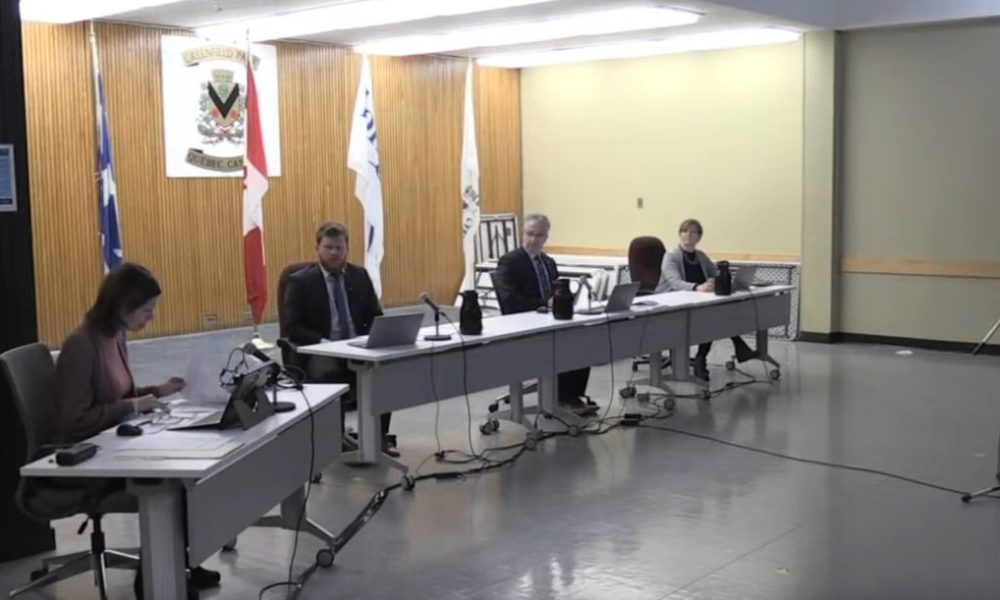 Des trottoirs encore glacés à Greenfield Park