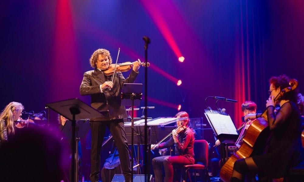 diriger,Mexique,carrière,directeur,orchestre,artistique,nomination,départ,Longueuil,accord,chef,collaboration,mandat,terme,créativité