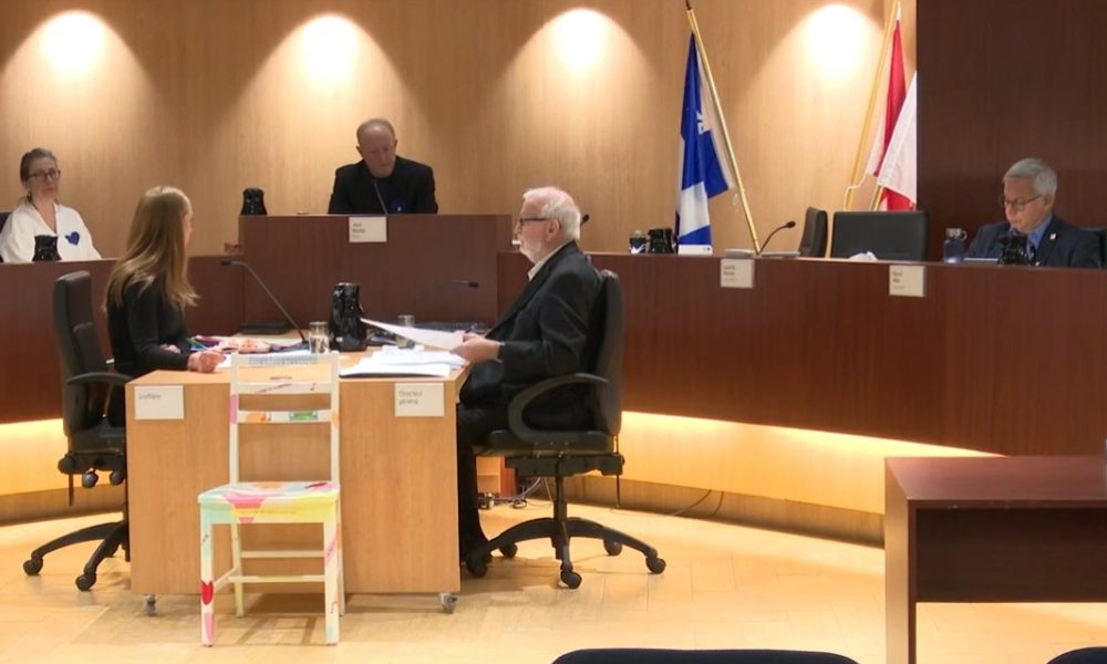 fm1033,Boucherville,ville,logements,accessoires,porte,conseil,municipal,règlement,raisons,secteur,patrimonial,demeure,conditions,zone,projet,immobilier,bâtiment,extérieur,offre,propriétaires,maison