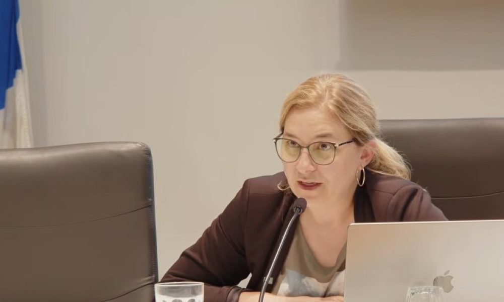 Varennes,conseillers,plainte,décision,commission,municipale,conflit,maire,publication,articles,citoyens,enquête,démarche,transparence,élue,confiance,affirme,côté
