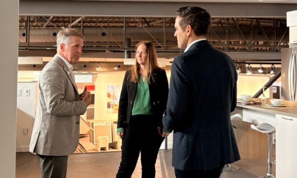 chef,PLQ,Milliard,locatifs,parti,rencontres,habitation,usine,maison,solutions,construction,milieu,amitié,besoins,Montérégie,visité,logements,crise