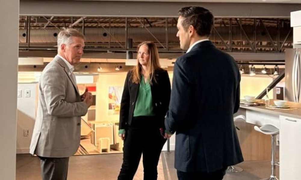 chef,PLQ,Milliard,locatifs,parti,rencontres,habitation,usine,maison,solutions,construction,milieu,amitié,besoins,Montérégie,visité,logements,crise