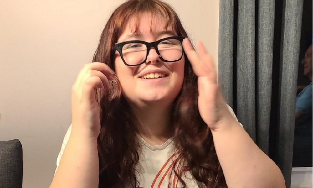 aide public SQ adolescente retrouver pied secteur yeux cheveux sécurité santé transport disparue