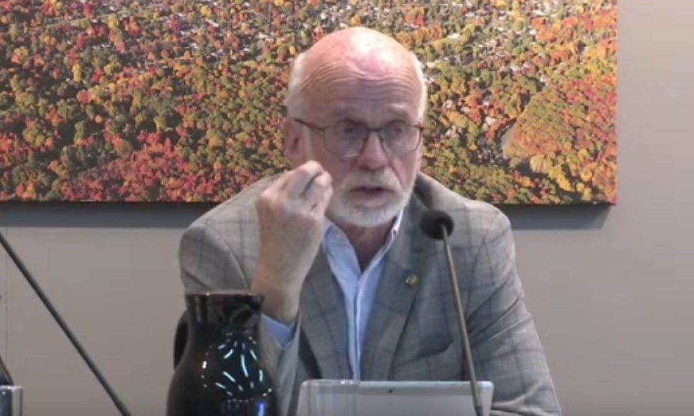 Le conseiller Mercier de Saint-Bruno préoccupé par le contrat du complexe multisport