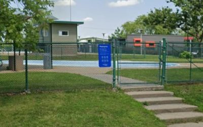 fm1033,ville,Longueuil,piscine,chalet,parc,Laurier,état,installations,normes,population,couloirs,travaux,bassin,placette,promenade,services,projet,construction