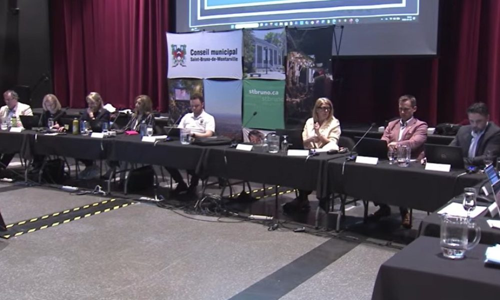 Saint-Bruno  avenir  population  consultation  ligne  porte  ajout  piste  sécurité  usagers  boulevard  voie  commentaires  ville section