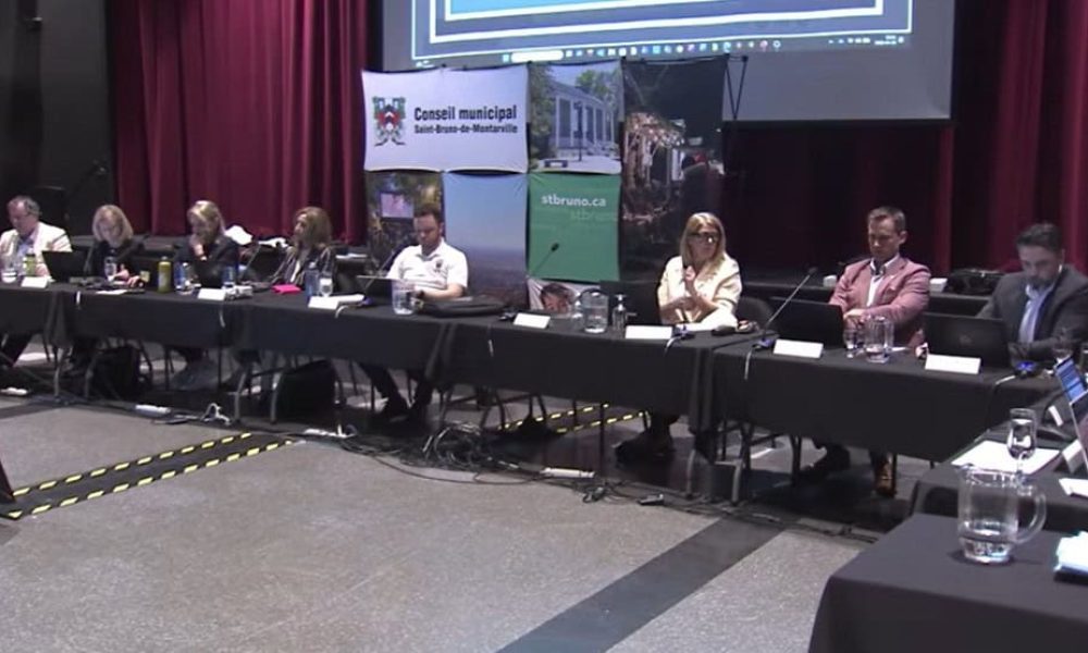 Saint-Bruno  avenir  population  consultation  ligne  porte  ajout  piste  sécurité  usagers  boulevard  voie  commentaires  ville section