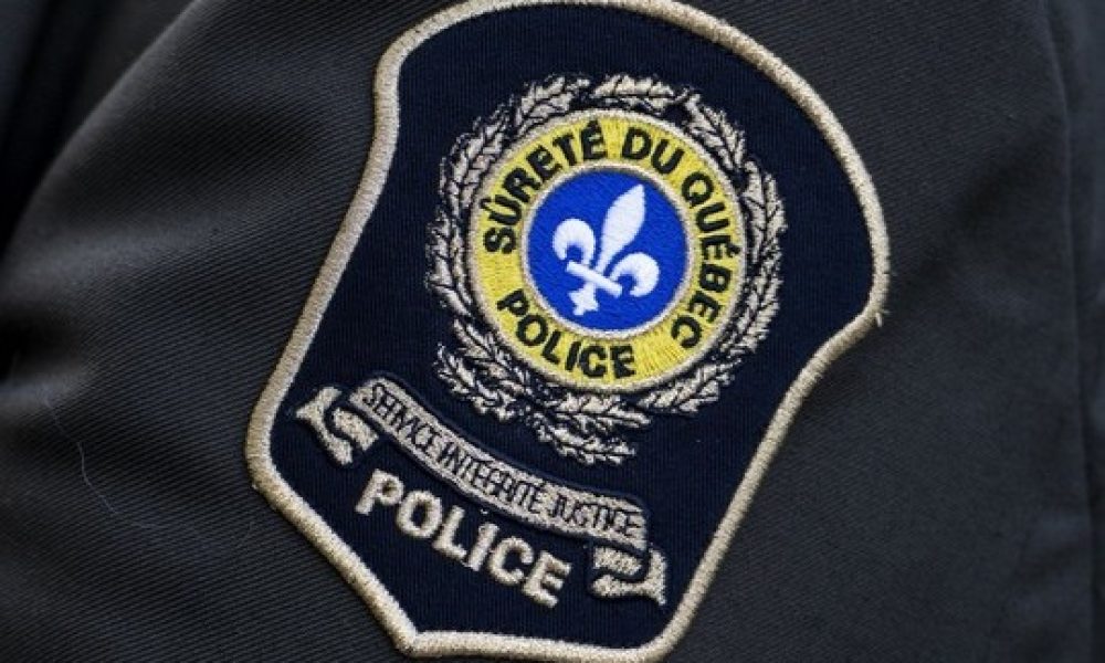 fm1033,homme,balle enquête,restaurant,partie,crimes,unité,majeurs,fusillade,information,suspects,victime,mort,stationnement