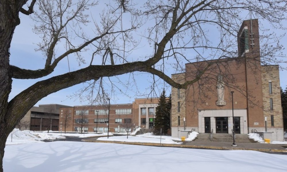 clinique,cégep,soins,santé,vaccination,résidents,Longueuil,services,actuel,étudiants,infirmiers,tension,grippe,part,accès,sang,sondage,web,année,personnes,risque,analyse,infections