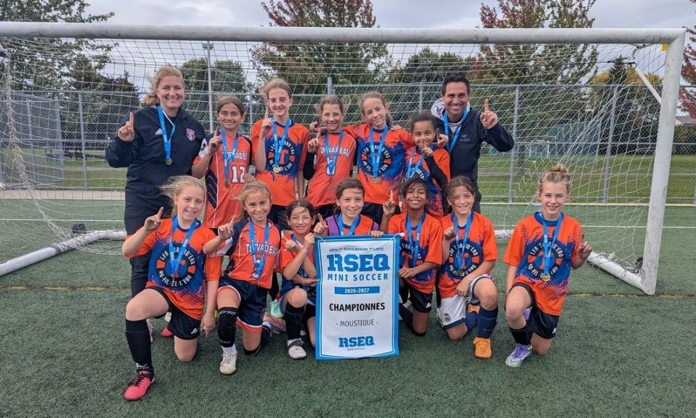 minisoccer,école,Longueuil,honneur,parc,podiums,masculin,féminin,saison,joueuses,médaille,élèves,soccer,sport,parties,bronze,or