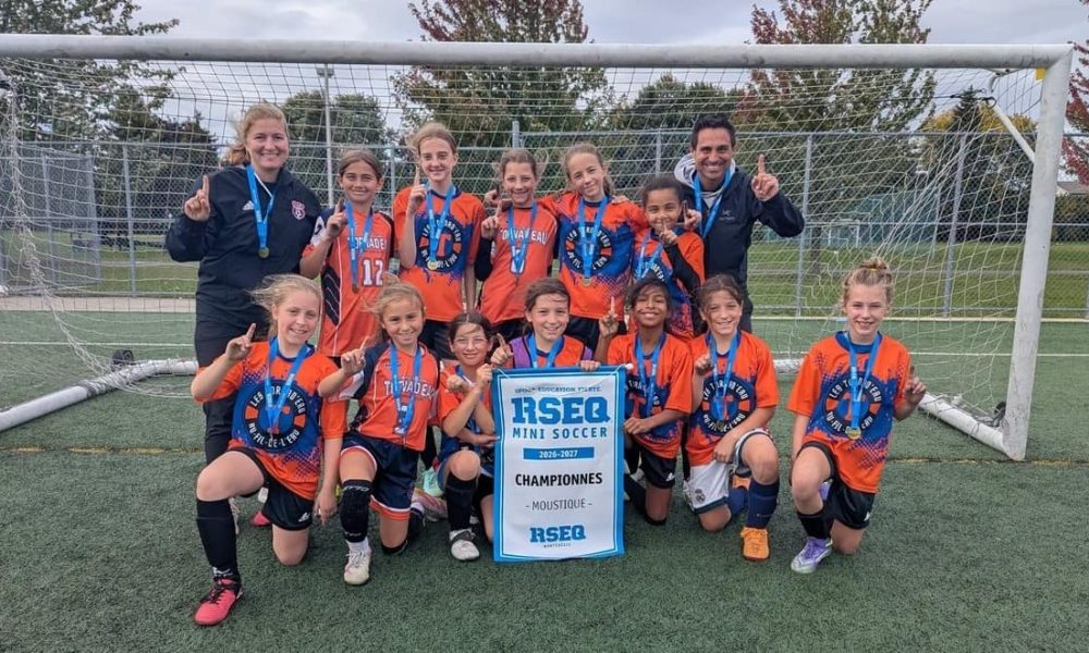 minisoccer,école,Longueuil,honneur,parc,podiums,masculin,féminin,saison,joueuses,médaille,élèves,soccer,sport,parties,bronze,or